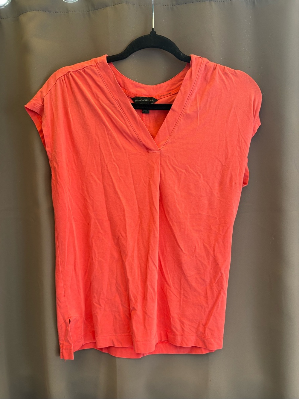 Banana Republic Coral Split V-Neck Cap Sleeve Tee